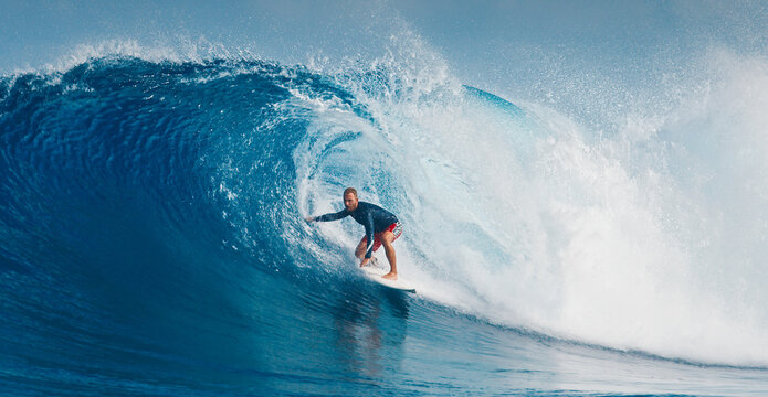 Pro surfer rides big wave in the Maldives - Powered by Adobe