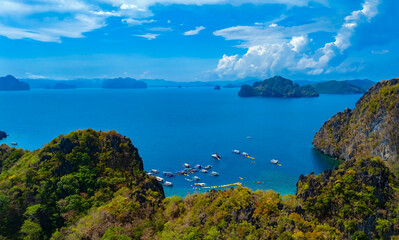 Obraz premium Aerial view of Traditional filipino boat bangka or banca at the blue lagoon in El Nido province, Palawan island in Philippines
