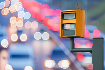 Traffic control with radar-equipped speed camera