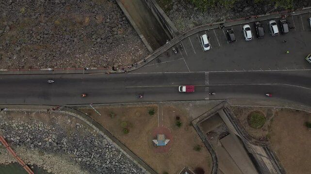 4k footage of road conditions next to the Lahor Dam in the afternoon