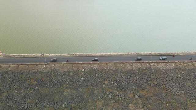 4k footage of road conditions next to the Lahor Dam in the afternoon