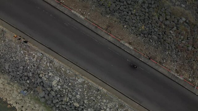 4k footage of road conditions next to the Lahor Dam in the afternoon