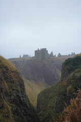 Obraz premium paisaje escocés verde bonito