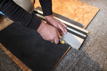 Découpe dalle de moquette carrée