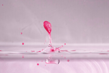 farbe tropfen wasser rot