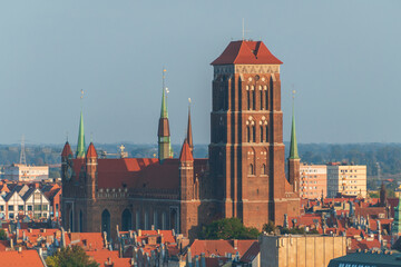 Obraz premium View of Gdansk at sunset. Panorama of the city. the Basilica of the Assumption of the Blessed Virgin Mary.