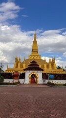 Fototapeta premium Pha That Luang or Loka Chulamani Stupa is the largest and most beautiful stupa in the Kingdom of Laos.