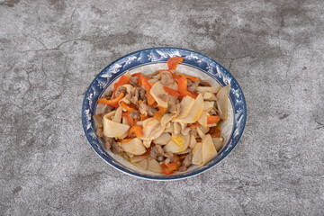 Stir-fried pork with pleurotus eryngii and red pepper