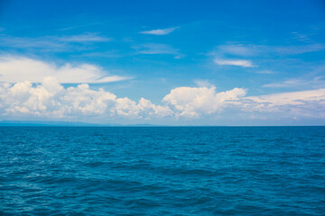 Fototapeta premium Deep blue sea ocean sunny sky with cloud nature landscape
