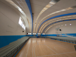 Cancha de baloncesto vacia