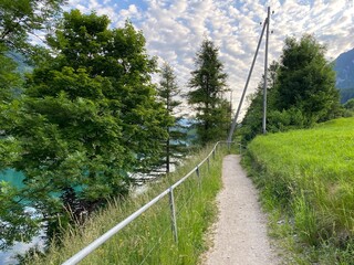 Promenade along Lake Lungern or recreational trails along the natural reservoir Lungernsee - Canton of Obwald, Switzerland (Spazierwege entlang des Lungererses - Kanton Obwalden, Schweiz)