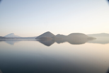 洞爺湖の中島と夕焼けの青空