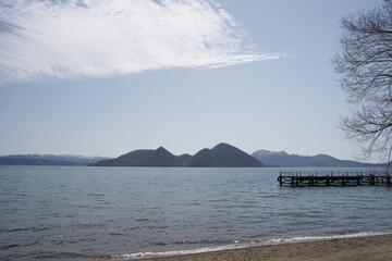 洞爺湖の中島と青空