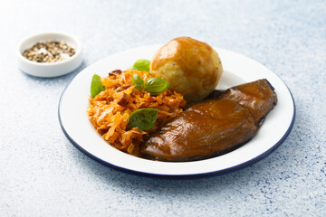 Beed steak with gravy, cabbage and dumpling