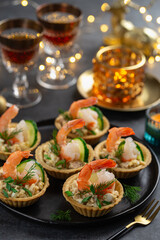 Mini tartlets with shrimps