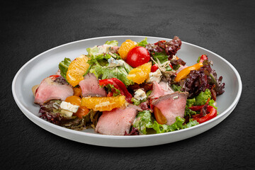 Roast beef salad with cherry tomatoes and orange