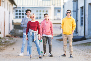 Obraz premium Group of young adults having fun outdoors