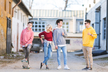 Obraz premium Group of young adults having fun outdoors