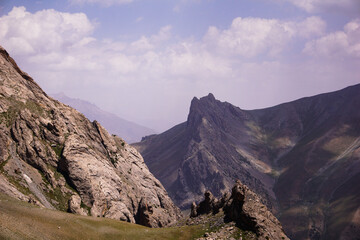 Obraz premium view of the sharp mountain peaks