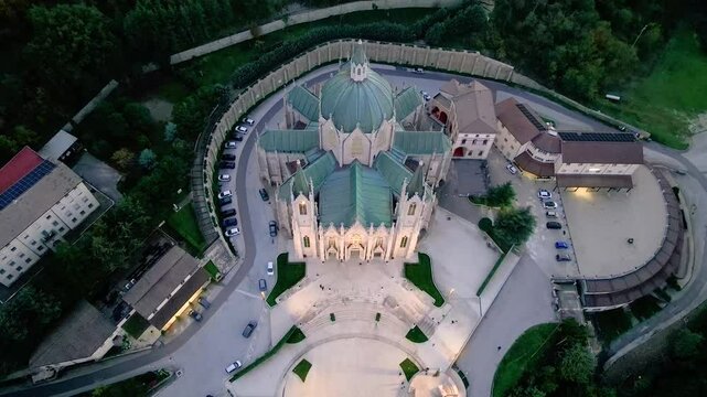 CASTEL PETROSO, FROM TOP TO BOTTOM AND DISCOVERING THE FRONT