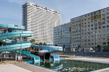 Geschlossenes Spaßbad an der Strandpromenade von Batumi