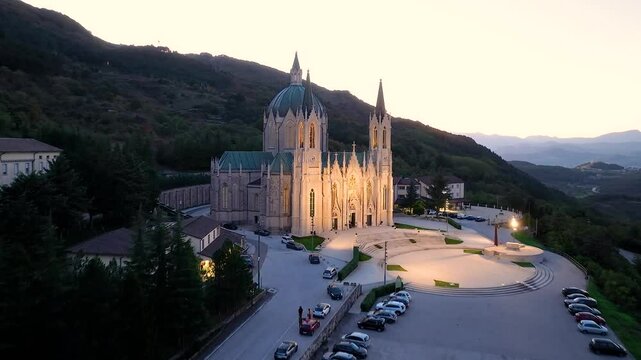 CASTEL PETROSO VISTO DALL'ALTO ILLUMINATO, POCO PRIMA DEL BUIO 3