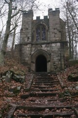 Obraz premium Majestic Stone Castle Nestled in the Woodland Wilderness
