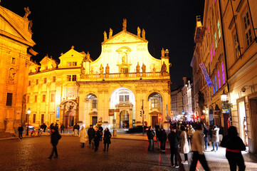 Obraz premium A night scene in the Old Town district of Prague, Czech Republic