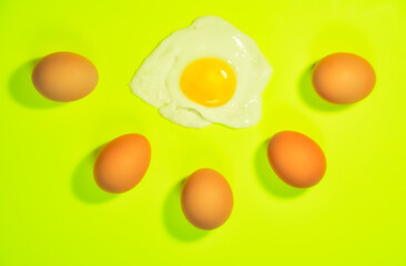 Brown eggs and a fried egg 