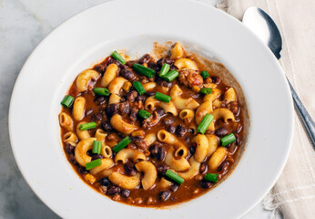 chili macaroni top with  scallions