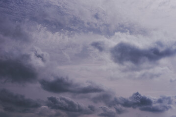 Obraz premium A blue sky full of white clouds