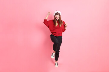 20s woman in red T-shirt