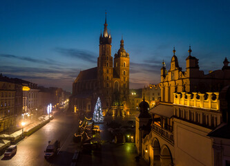 Sukiennice Kraków i kościół Mariacki  © DRONE QUEST
