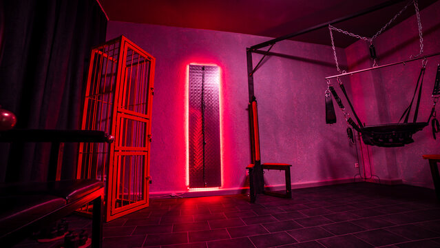 Spielzimmer BDSM Dominastudio Sling Thron 