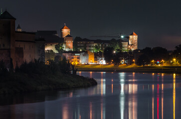 Wawel i rzeka Wisla w Krakowie nocą  © DRONE QUEST