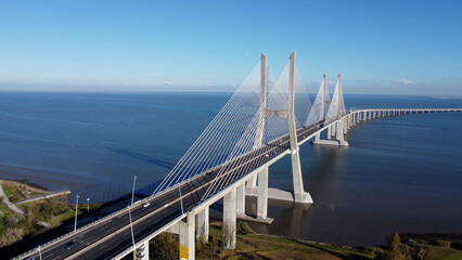 Obraz premium ponte vasco da gama, lisboa, portugal, imagens aéreas