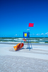 Sztorm nad Morzem Bałtyckim, czerwona flaga © grzegorz_pakula