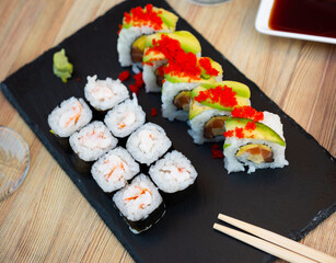 Popular Japanese dishes are Uramaki, cooked with mango, avocado, cucumber and salmon, and Hosomaki with cooked shrimp