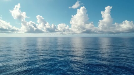 Obraz premium Vast Ocean Horizon Under a Cloudy Sky: A Serene Seascape of Tranquility and Blue Waters