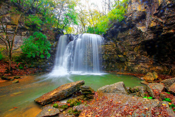Naklejka premium Hayden Run Falls Park in Autumn, Columbus, Ohio