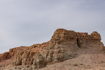 Obraz premium Red Hill (north and south domes) / Red Island Volcano, Salton Buttes volcanic field, South Shore of the Salton Sea, California. Salton Trough. Volcanic rocks, Rhyolite
