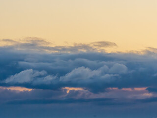 Fototapeta premium 雲から太陽が登ってくるまでのひと時09