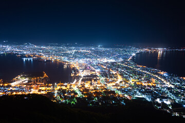夜の函館市の町並み