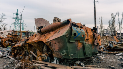 Fototapeta premium damaged and looted military tank in a city in Ukraine