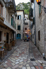 Obraz premium “Montenegro Kotor Old Town Streets – Historic Medieval City Atmosphere”