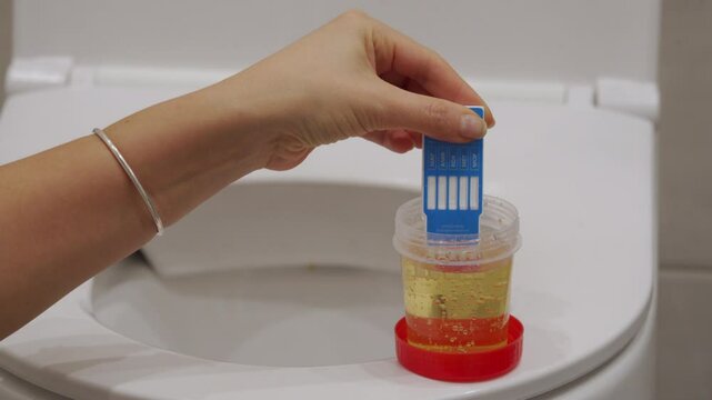 Russian multi panel drug screening test. Urine drug screen rapid test ten drugs. Urine drug screening at home. Urine rapid drug test detects whether someone has recently used drugs.
