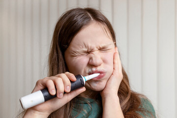 Teeth Hurt when Brushing Teeth using Electric Toothbrush. Toothpaste and Toothbrash for Sensitive...