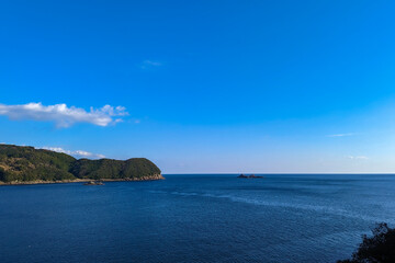 Naklejka premium 熊野市鬼ヶ城から望む青い海と空