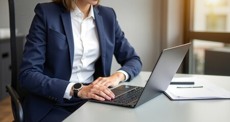 Fototapeta na wymiar Fotografia biznesowa. Zdjęcia stockowe pomagająca w prowadzeniu biznesu. Komputery ekonamia i ludzie. Motywacja komunikatywność jest podstawą sukcesu.