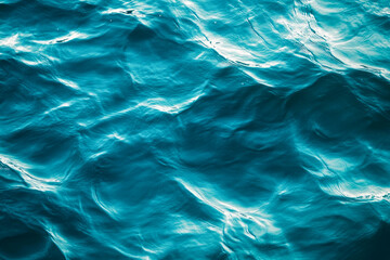 Obraz premium Deep blue ocean waves in sunlight create a mesmerizing and serene natural scene